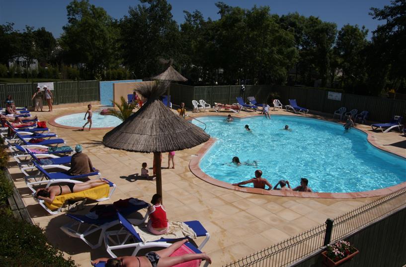 Camping Sarzeau - La piscine chauffée au camping les Genêts à St Jacques