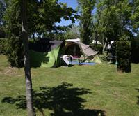Emplacement ensoleillé au camping les Genêts dans le Morbihan