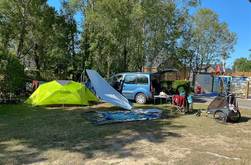 Emplacement toile de tente ou caravane à Sarzeauu