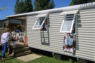 Mobile-home Corsaire 2 chambres dans un camping familial Les Genêts dans le Morbihan